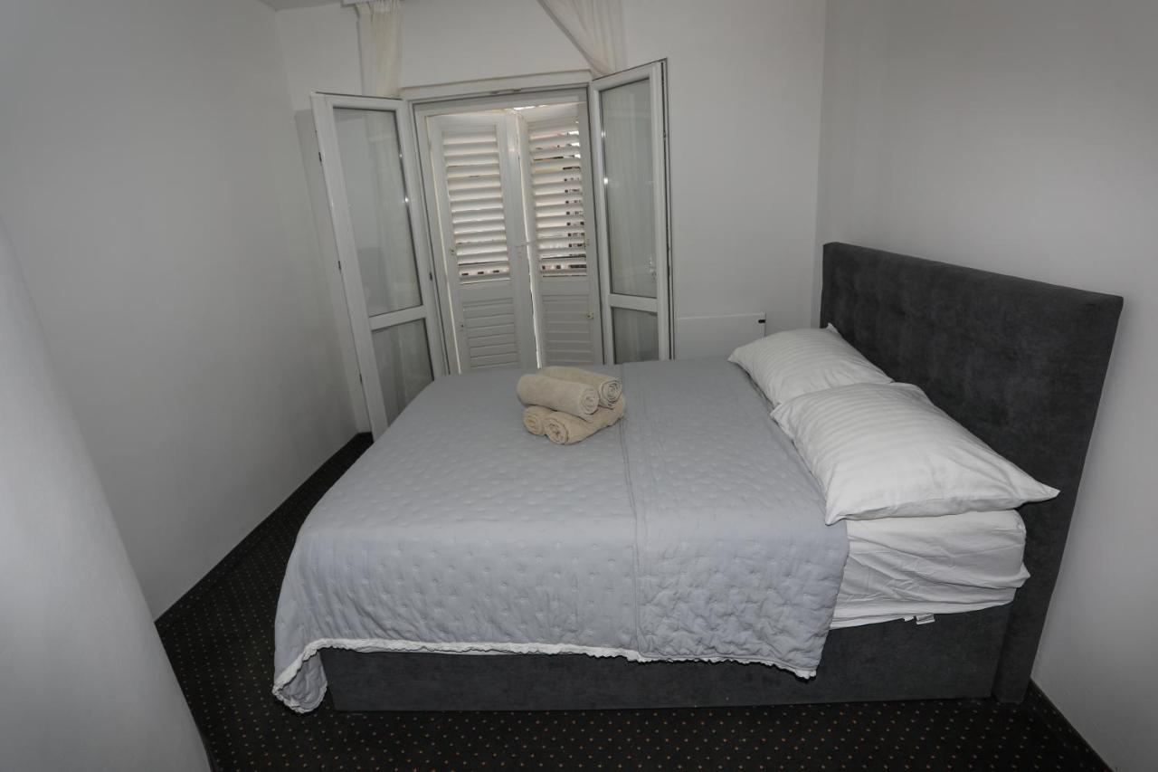 Apartment Ana Pool Hvar